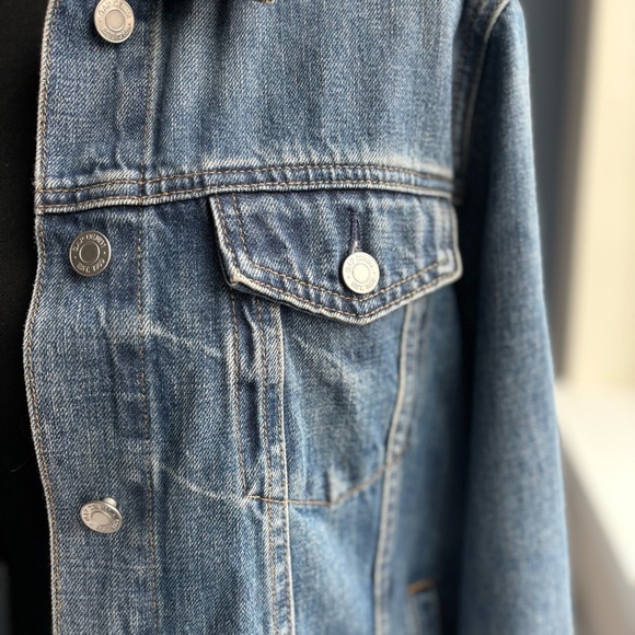 GAP Classic Medium Wash Denim Jacket w 6 Pockets - Picture 4 of 17